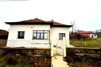 Къща във Враца, с. Гложене