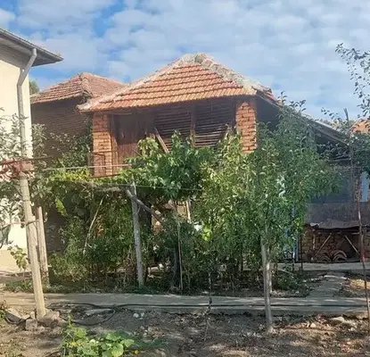 Снимка 4 — Двуетажна къща с 4 стаи и двор в с. Горна Бешовица