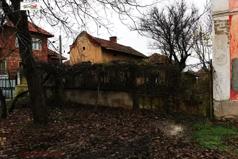 Къща с 2 стаи и двор в с. Хайредин, област Враца