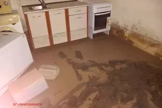Къща във Враца, с. Сираково