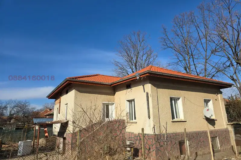 Къща с 8 стаи в с. Търнава, област Враца с нов покрив