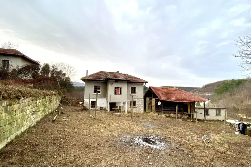 Two-storey house with yard in Vurbeshnitsa village, Vratsa region