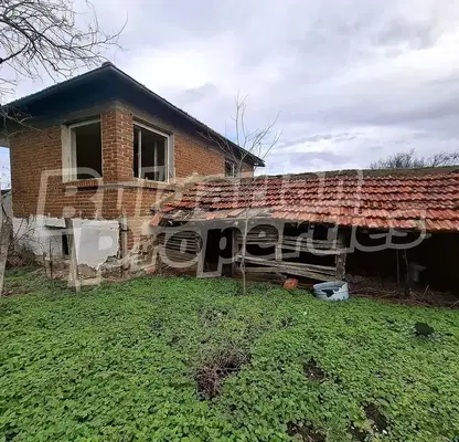 Снимка 4 — Двуетажна къща с голям двор в с. Маломирово, област Ямбол