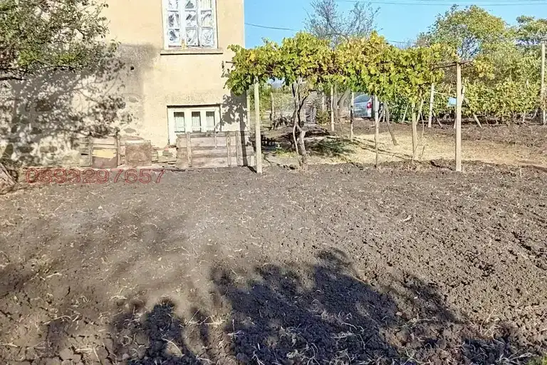 Къща в Ямбол, с. Недялско