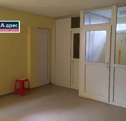 Снимка 4 — Магазин в Шумен, Боян Българанов 2