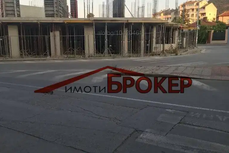 Магазин в Сливен, Център