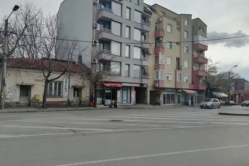 Магазин в Сливен, Център