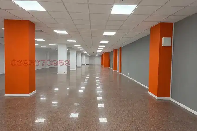 Магазин в Раз, Център