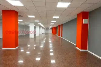 Магазин в Раз, Център