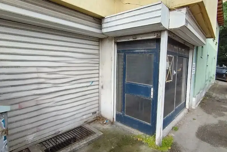 Магазин в Русе, Хъшове