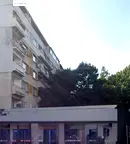 Магазин в София, Изток