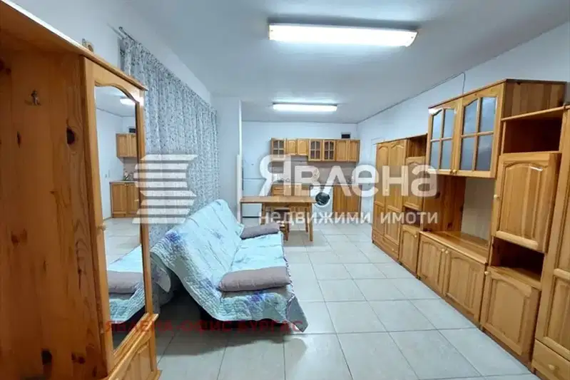 Магазин в Бургас, Лазур