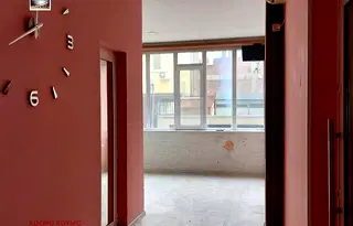 Магазин в Русе, Родина 1