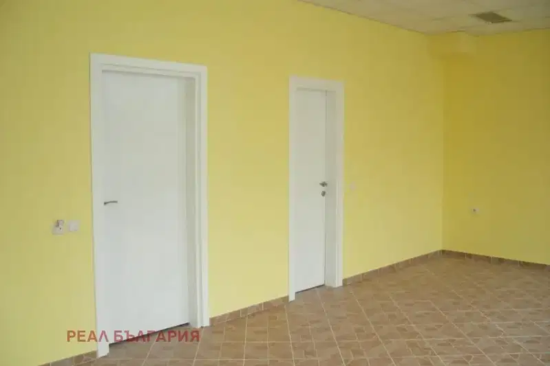 Магазин в Русе, Родина 1