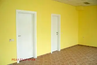 Магазин в Русе, Родина 1