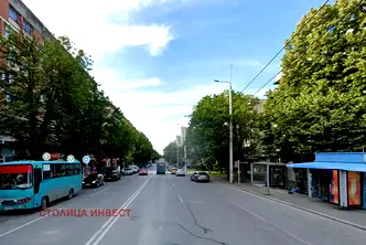 Магазин в Русе, Широк център