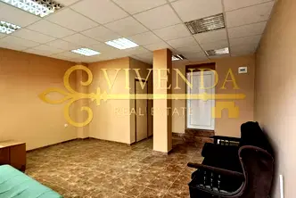 Магазин в Плевен, Широк център