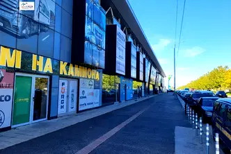 Магазин в София, Враждебна