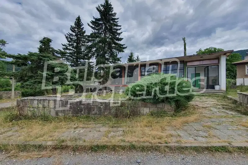 Shop in област София, Lakatnik