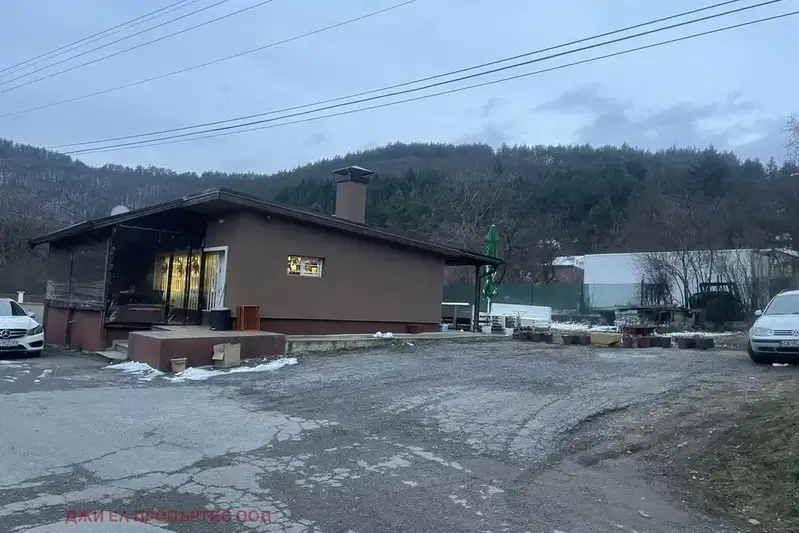 Shop in област София, Vlado Trichkov
