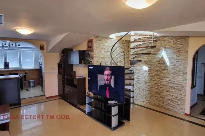 Многостаен апартамент в София, Белите брези