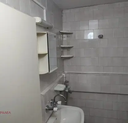 Снимка 4 — Многостаен апартамент в Добрич, Център