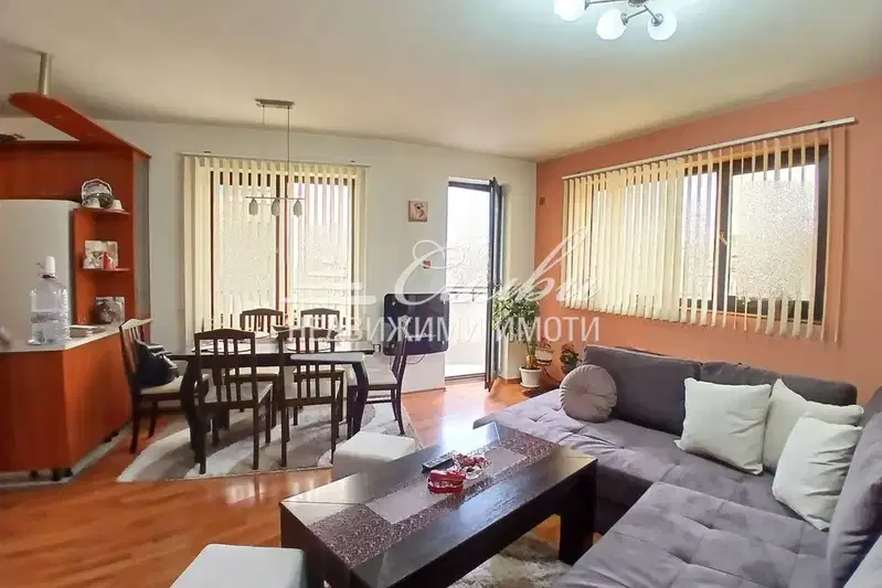5-bedroom apartment in Shumen, Centyr