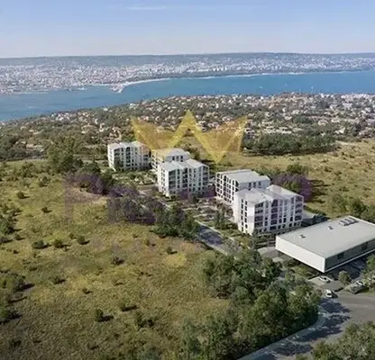 Снимка 3 — Многостаен апартамент във Варна, Галата