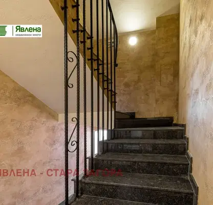Снимка 3 — Мезонет 5-стаен с модерна архитектура в Кючук Париж, Пловдив