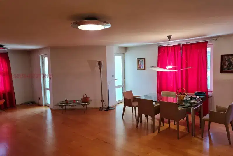5-bedroom apartment in Tyrgovishte, Varosha