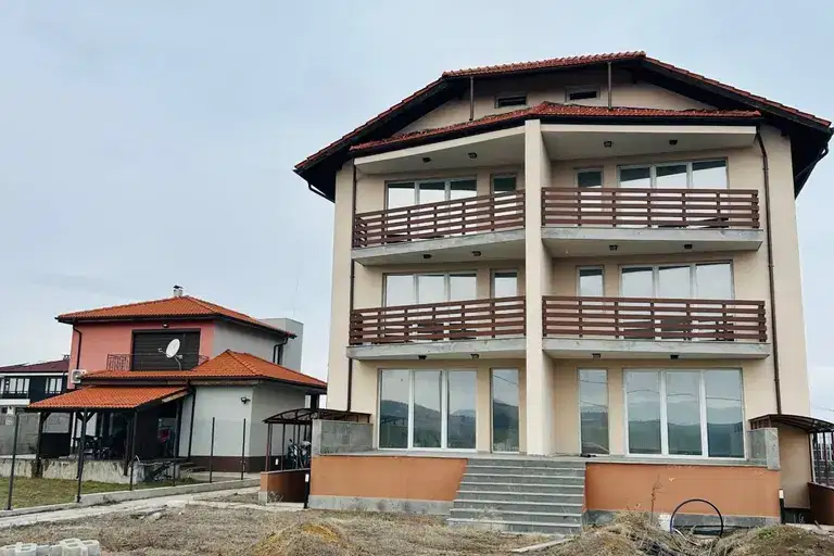 5-bedroom apartment in област София, Prolesha