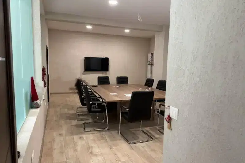 Office in Студентски