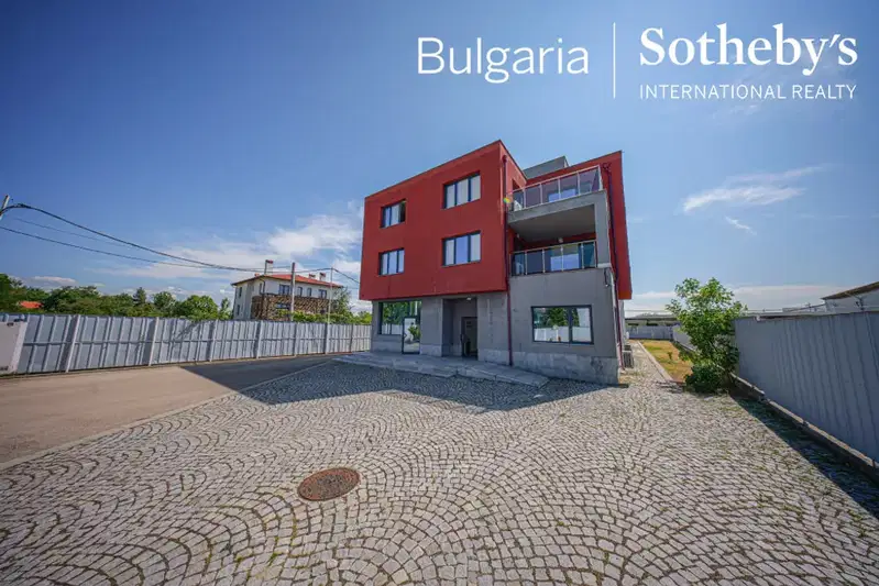 Office in Lozen