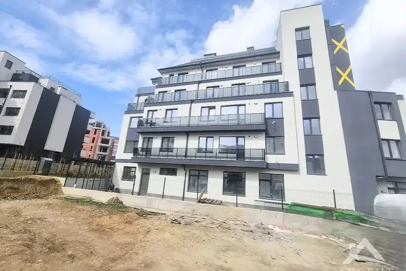 Office in Студентски