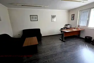 Офис във Варна, Център