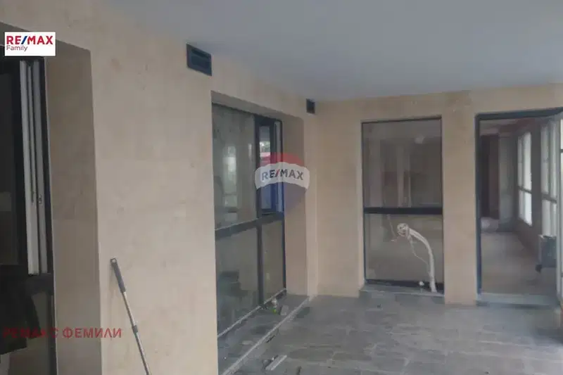 Офис във Варна, Център