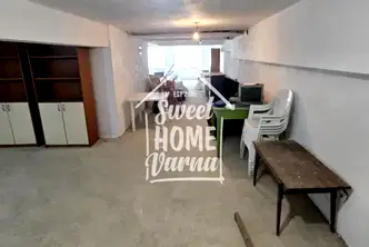 Офис във Варна, Център