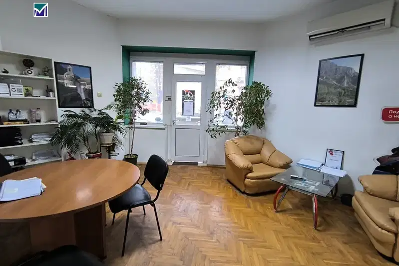 Офис във Враца, Център