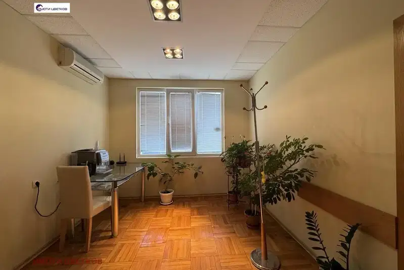 Офис във Враца, Център