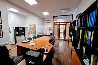 Офис във Варна, Център