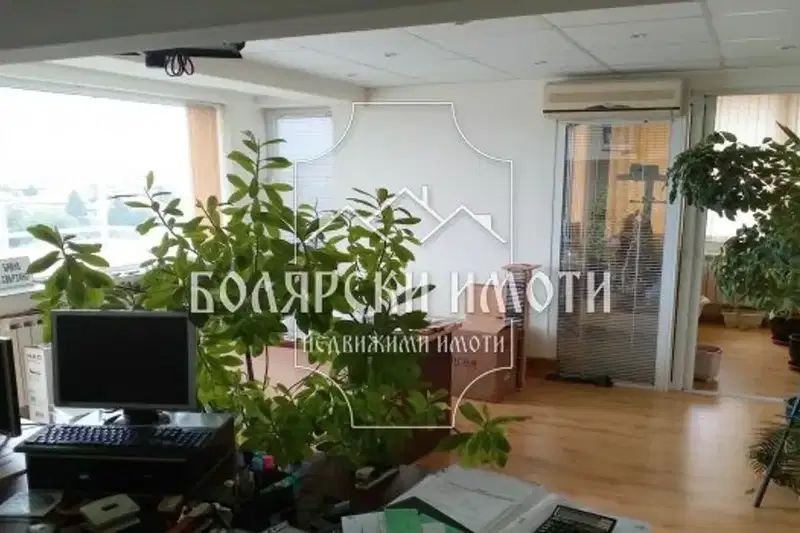 Офис във Велико Търново, Център