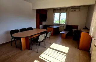 Офис в Перник, Център