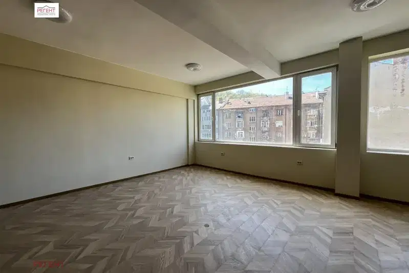 Office in Gabrovo, Centyr