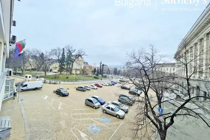 Office in Sofiya, Centyr