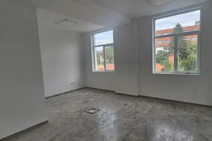 Office in Pernik, Centyr