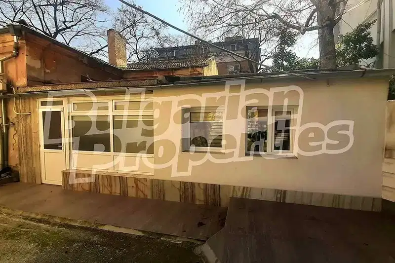 Офис във Варна, Център