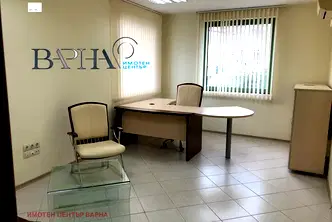 Офис във Варна, Център
