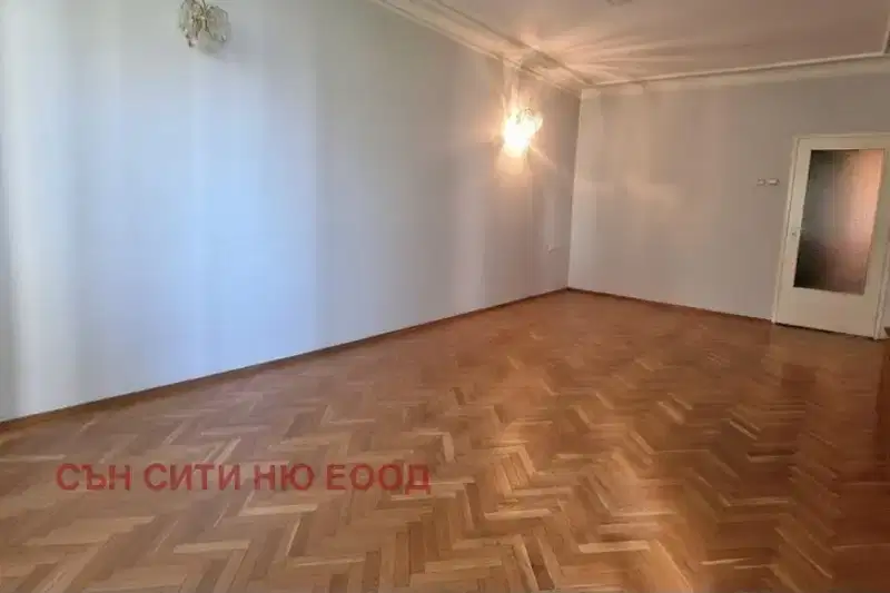 Office in Sofiya, Doktorski Pametnik