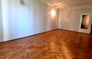 Офис в София, Докторски паметник