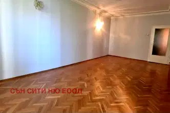 Офис в София, Докторски паметник
